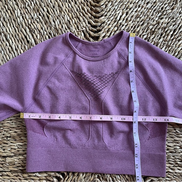 Cropped Workout Top - Picture 6 of 6